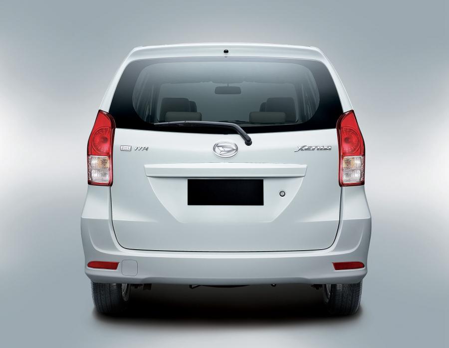  Daihatsu Xenia 2011 года  (фото 2 из 7)